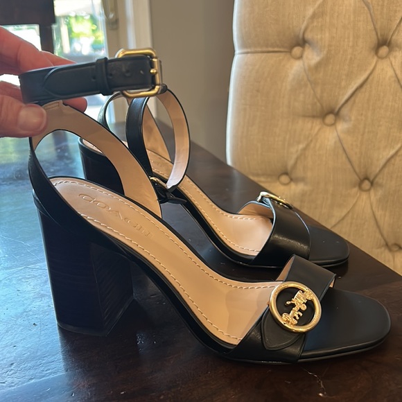 Coach Maddi sandal in unbelievably excellent condition! - Picture 2 of 16